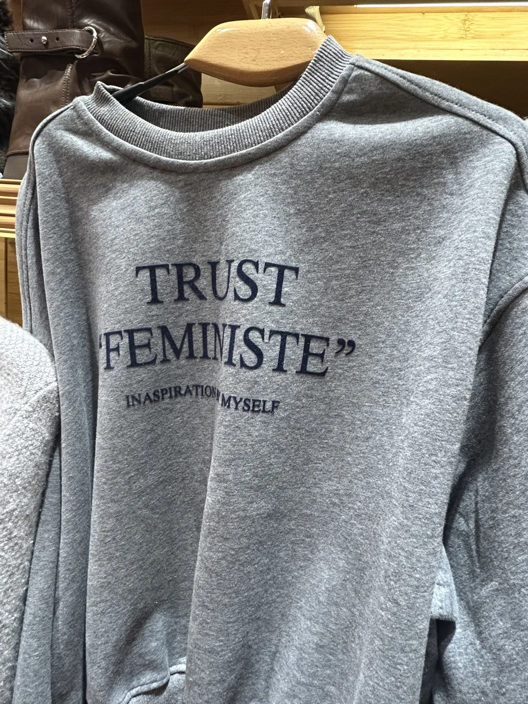 爱依服铁粉灰色控看过来