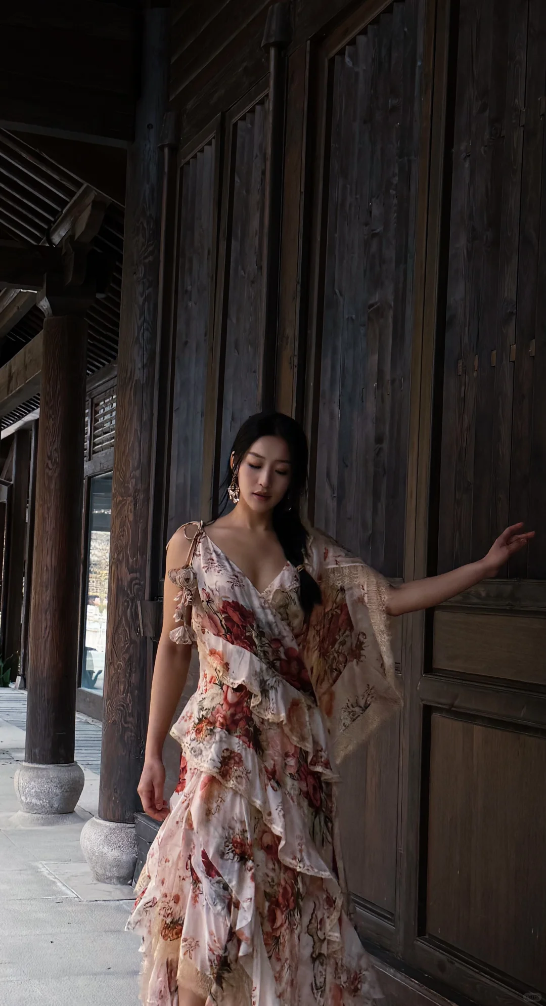 生长在荆棘里的玫瑰🌹才更娇艳