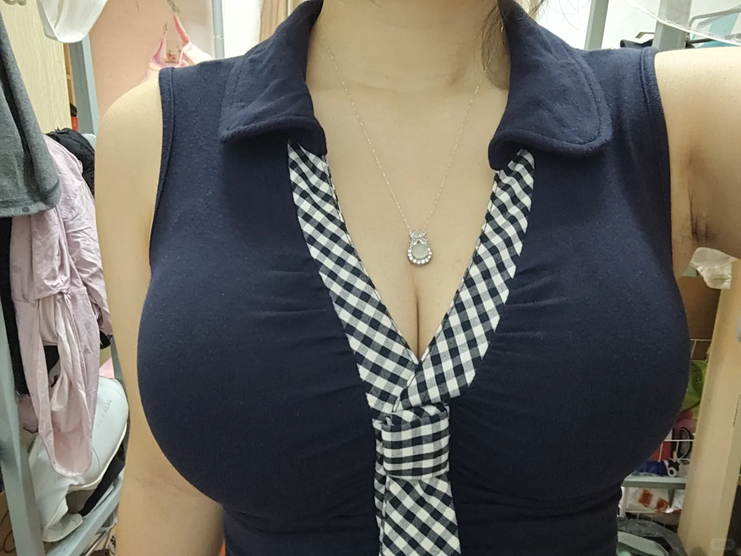 原相机试穿三个内衣