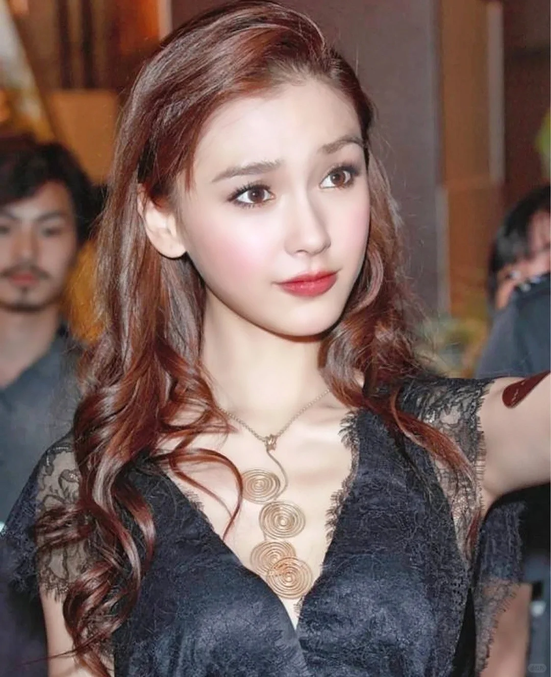 从CG游戏里走出来的女生 嫩模时期太美了