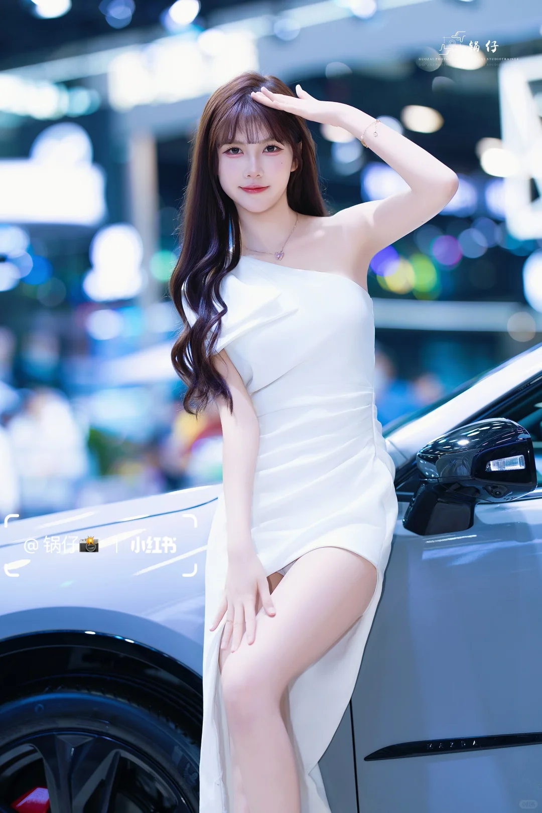 车模克罗拉的甜性感暴击谁顶得住？