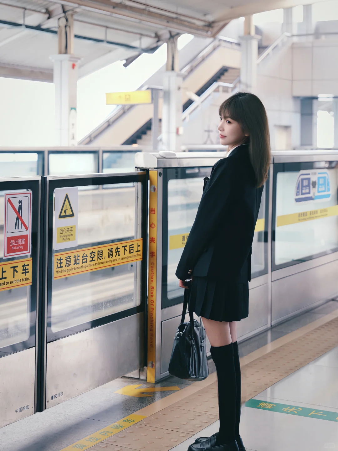 重庆轻轨站也能拍出日系写真