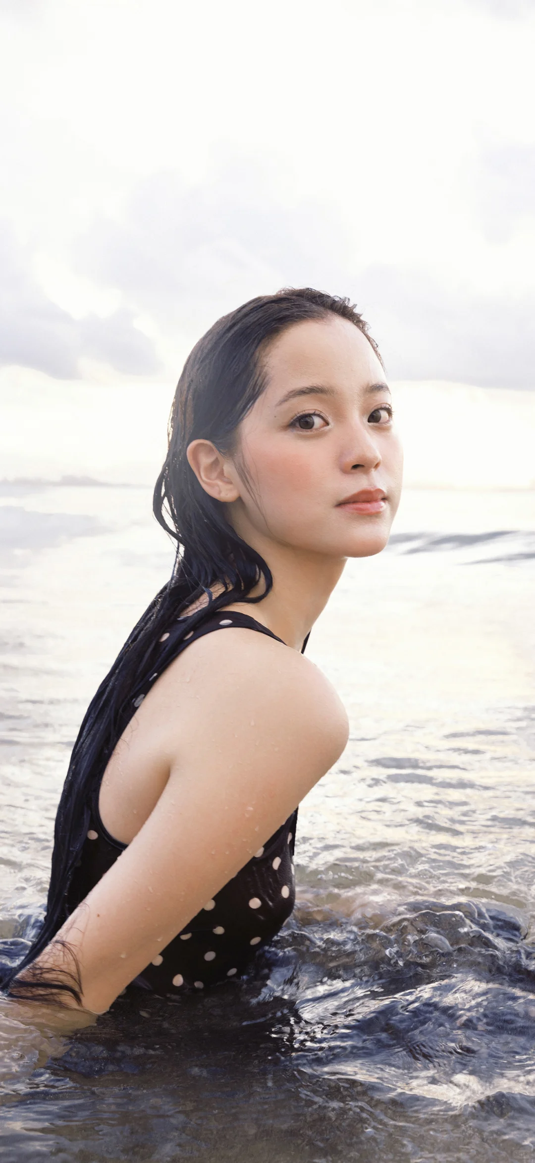 欧阳娜娜海边泳衣写真壁纸