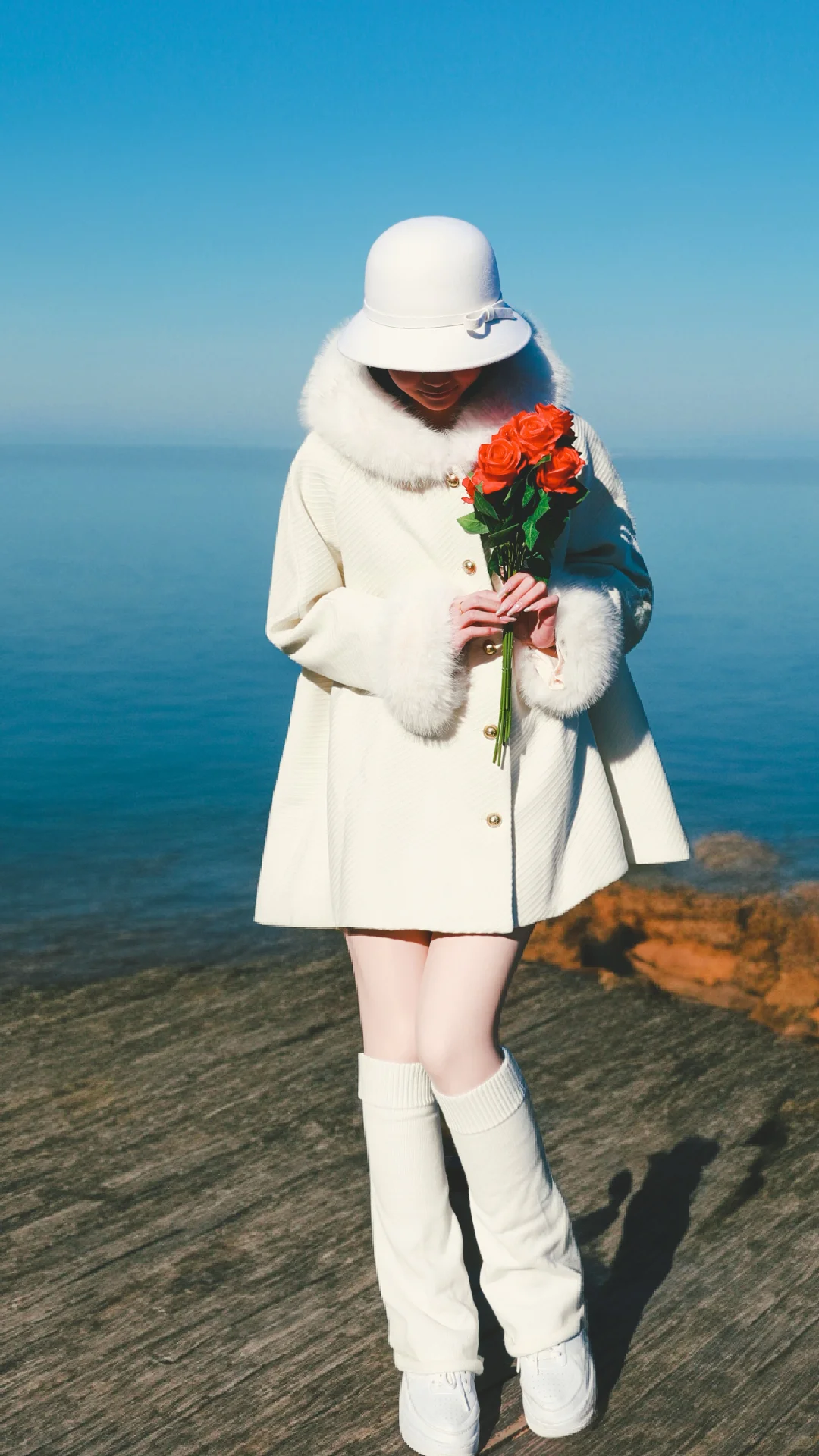 就喜欢穿白色！海边拍的～