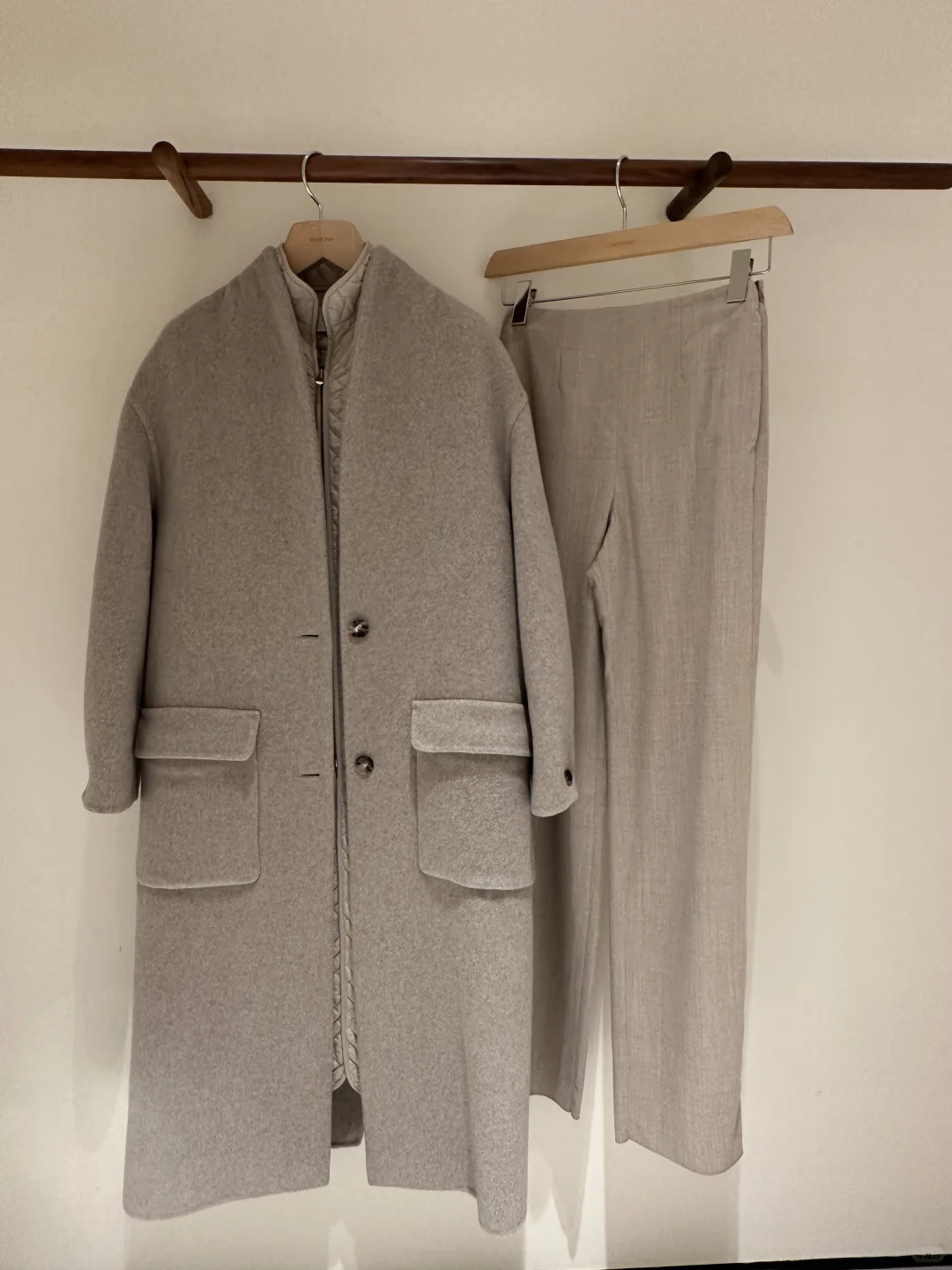 沙驼色+杏色｜一套穿出温柔力量感