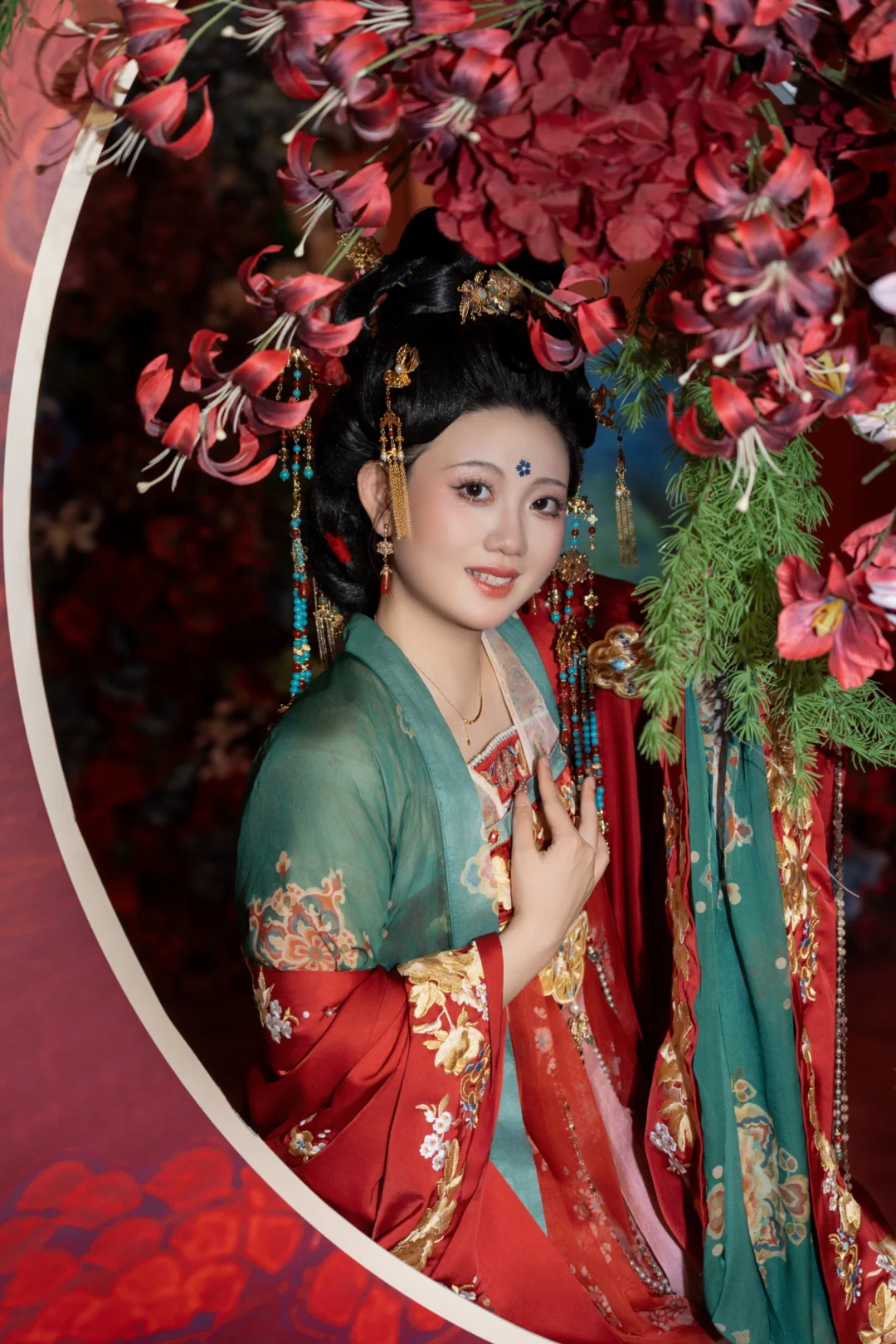 微胖女生唐制敬酒封神，让您自信放光芒