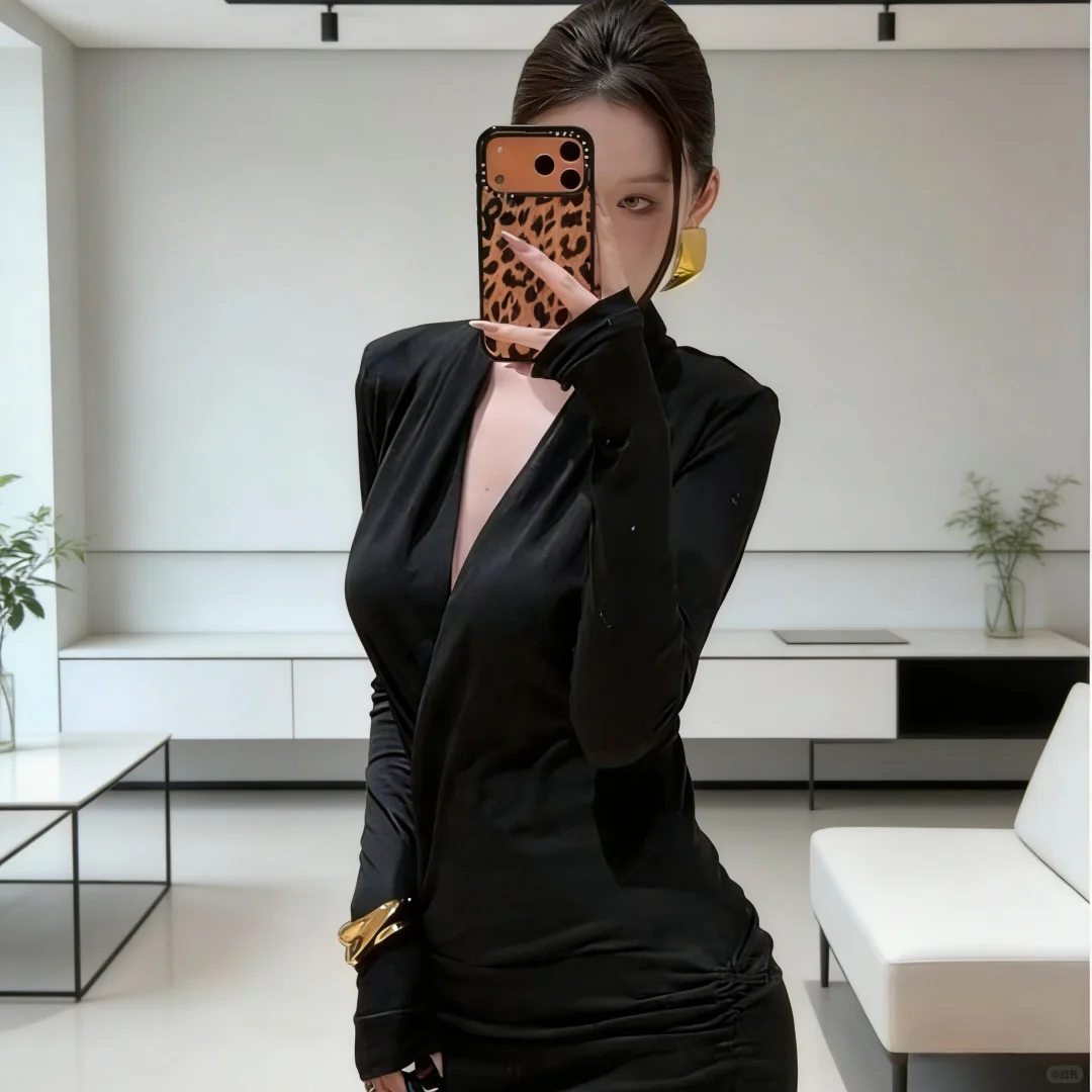 辣妹纯欲风V领连衣裙