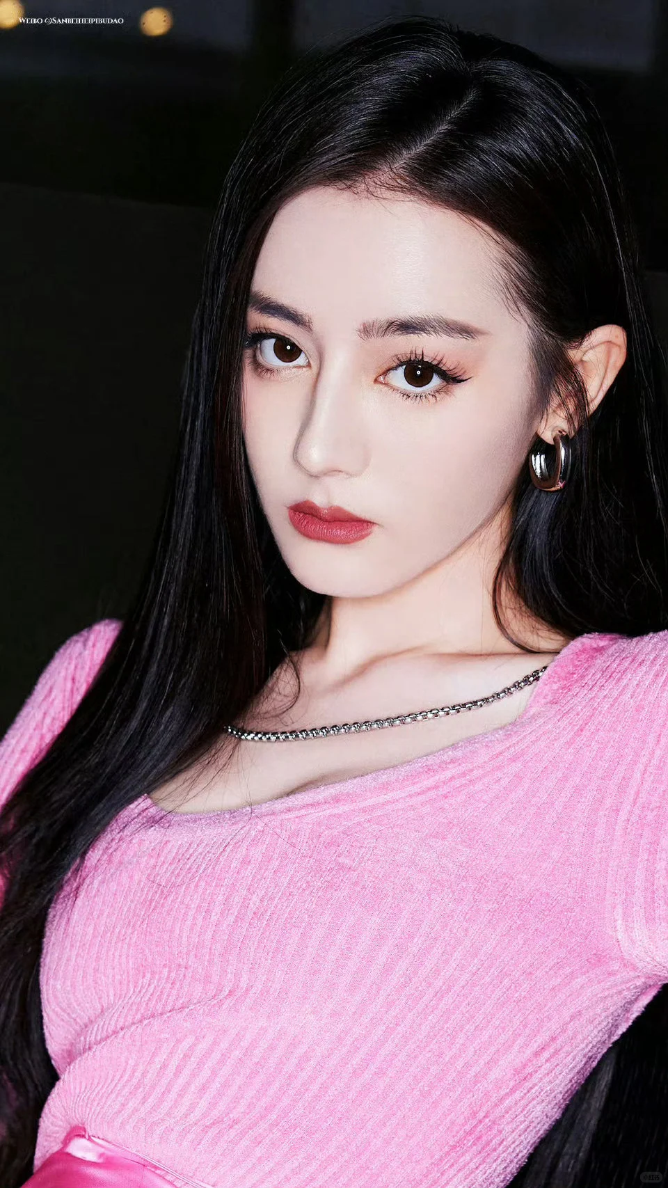 迪丽热巴 粉色辣妹装凹凸好身材