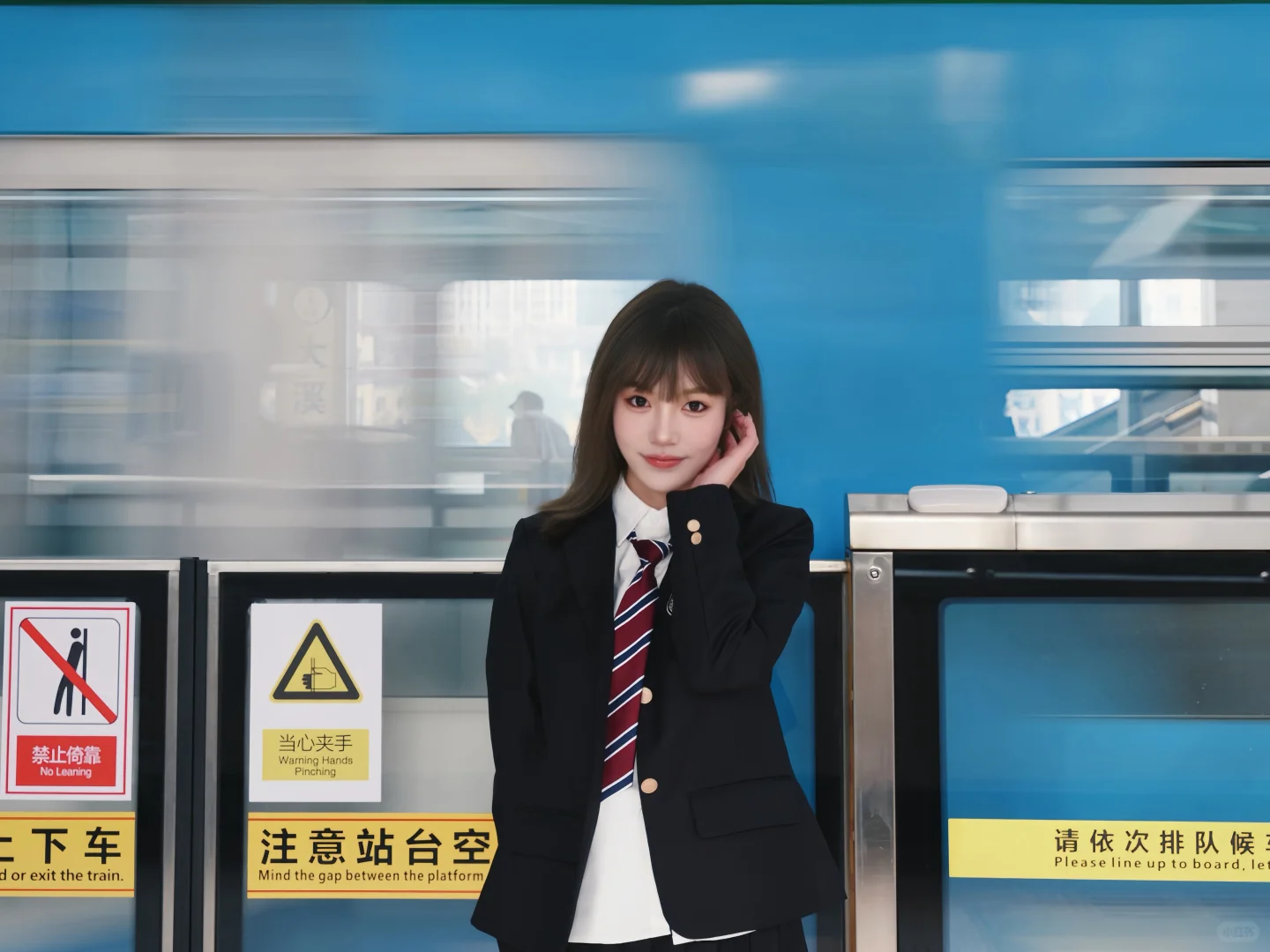 重庆轻轨站也能拍出日系写真