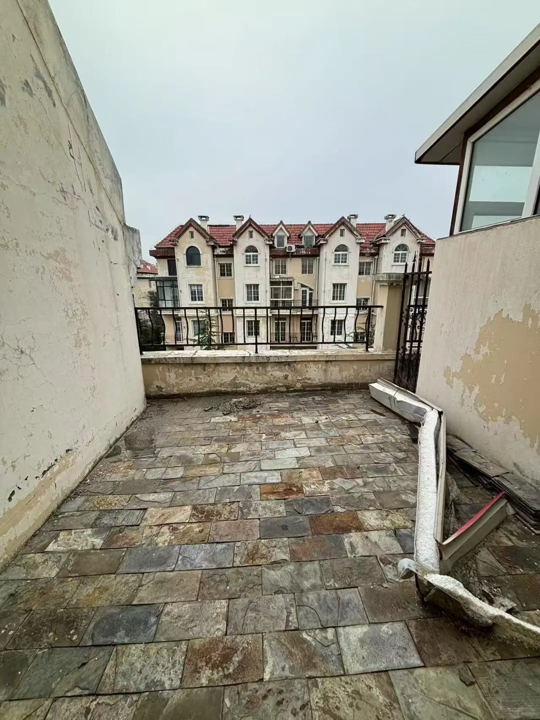 房东诚心卖 有房产证 总价低 一共3.2万