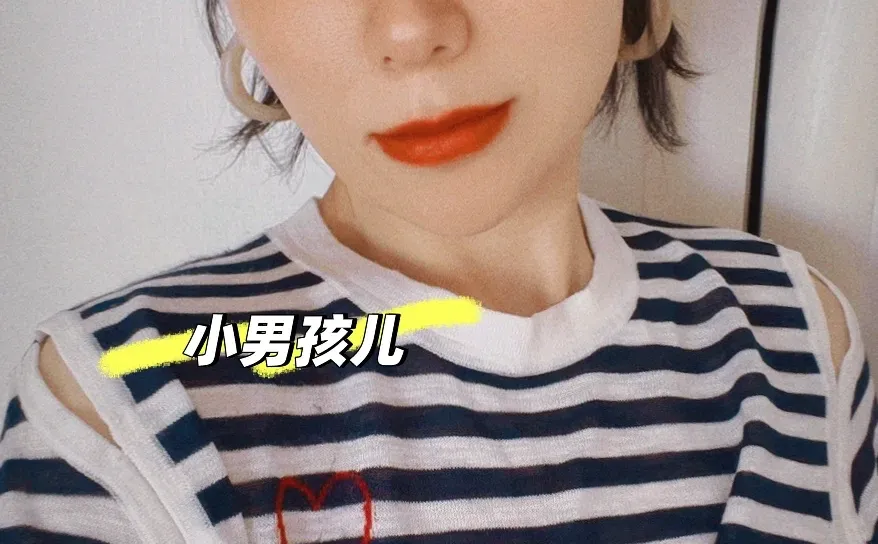 中年少妇与小男孩儿