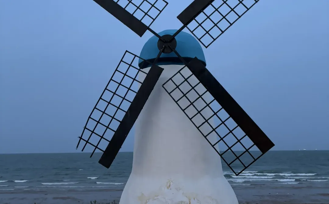 来秦皇岛住我家吧，158俩人😭就在阿那亚！