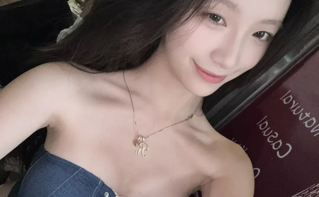 鱼骨胸衣配牛仔裤绝了🥰