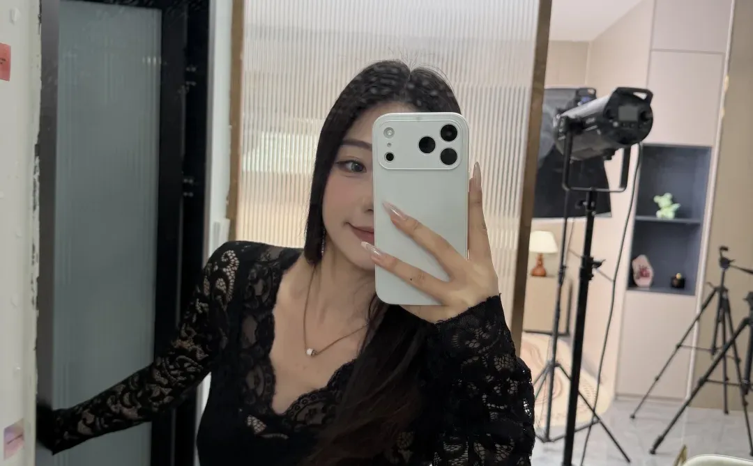 蕾丝上衣果然很御