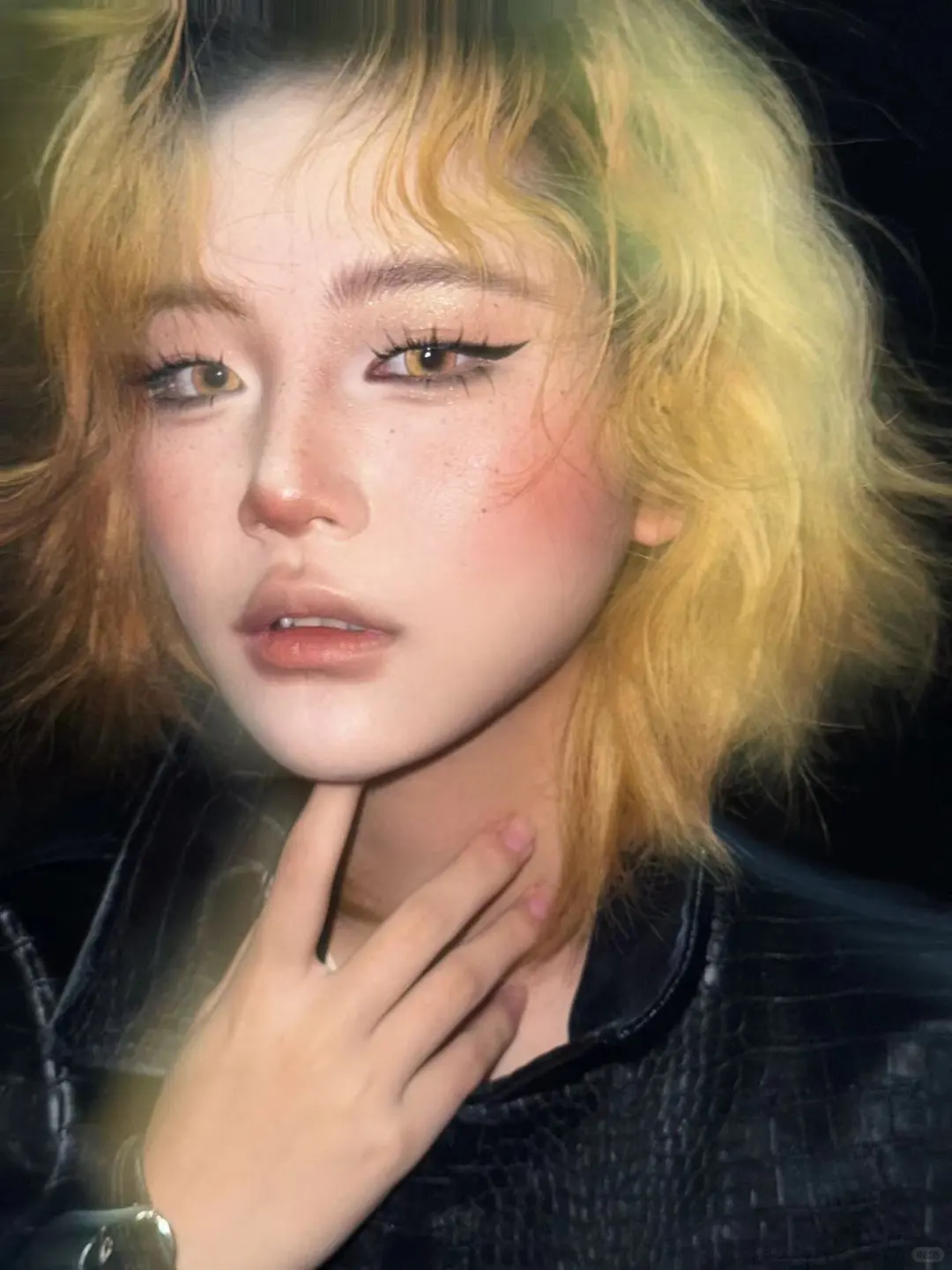 这样的轻混血辣妹妆，你想拥有吗