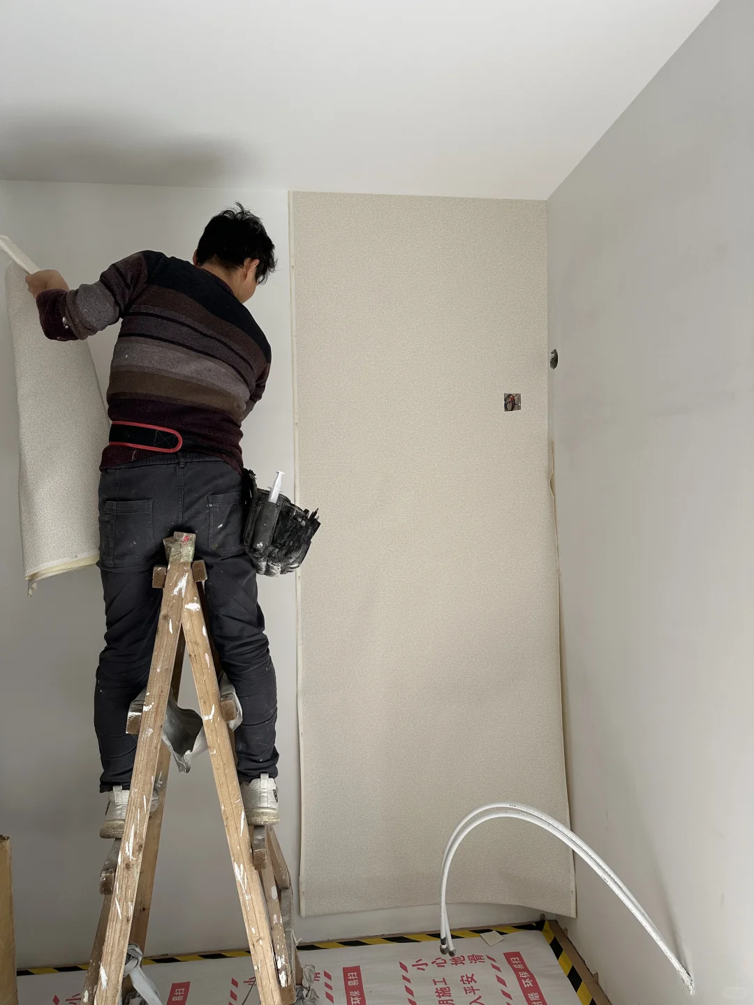 今日实景～日本东理墙纸铺贴第一天