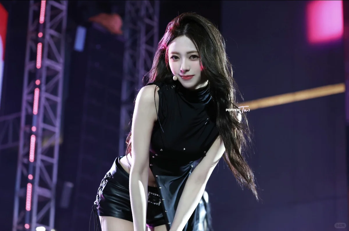 一些身材匀称的女豆