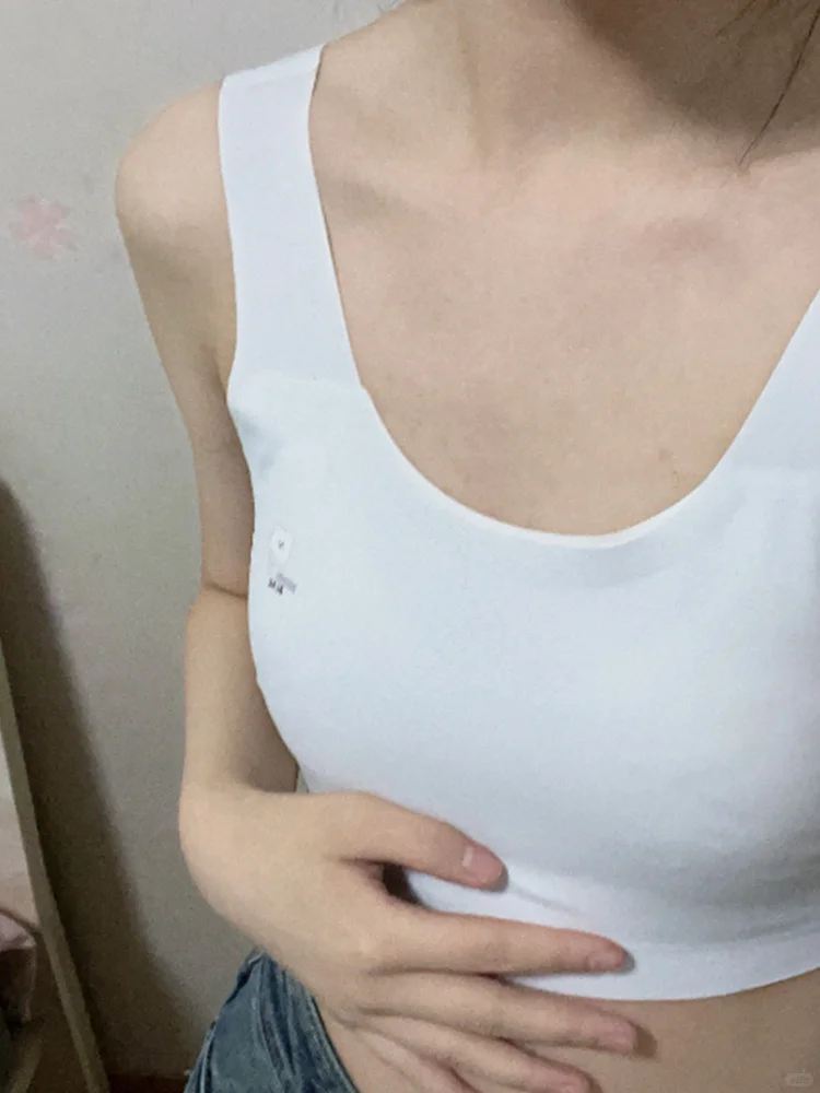 即将开学，小背心内衣穿起来~