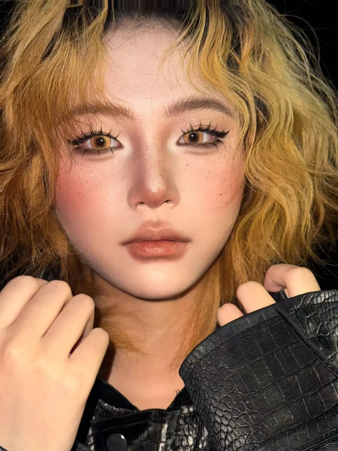 这样的轻混血辣妹妆，你想拥有吗