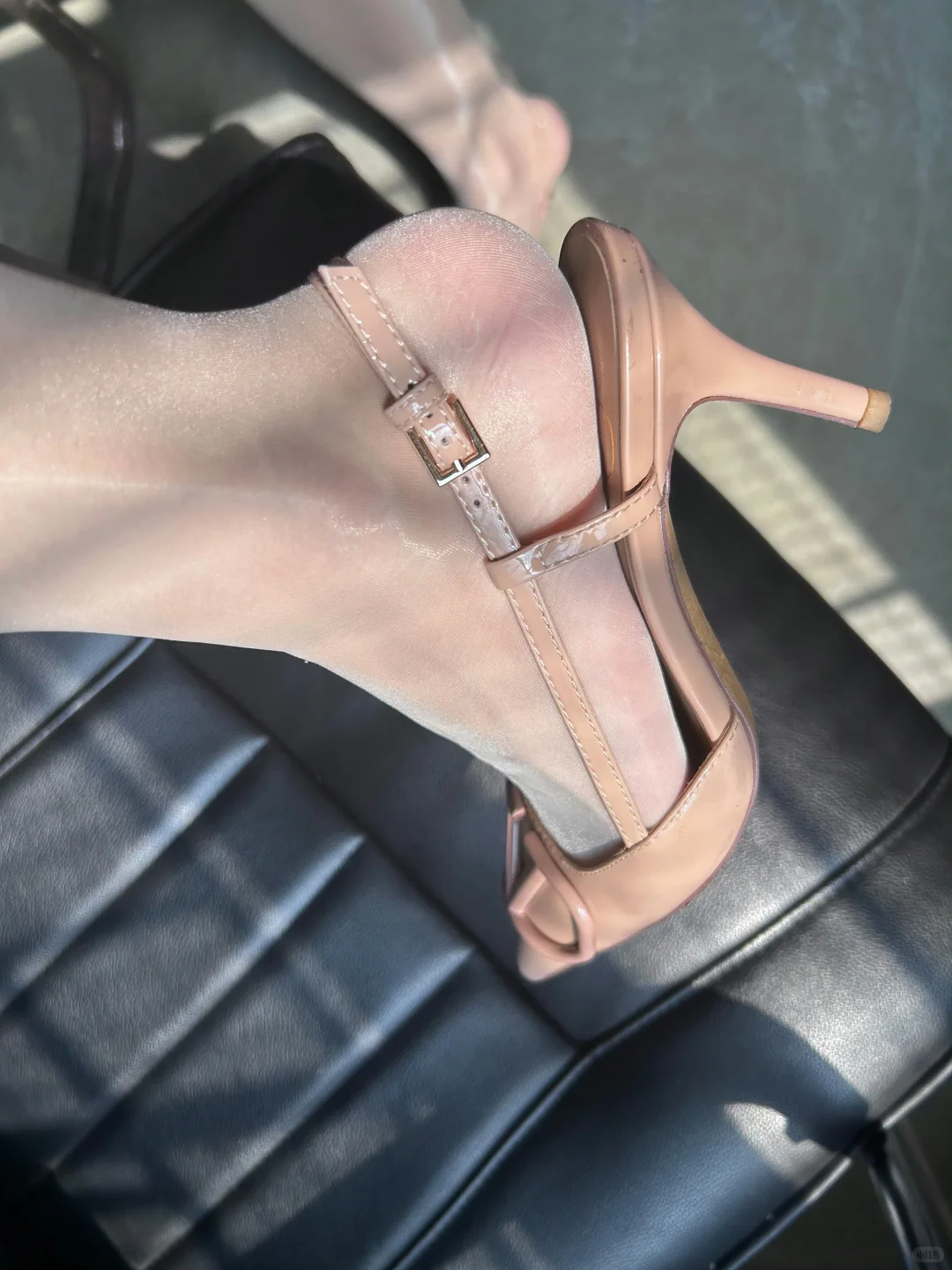 生活太难，能否叫声美女，让我迷失一下自己