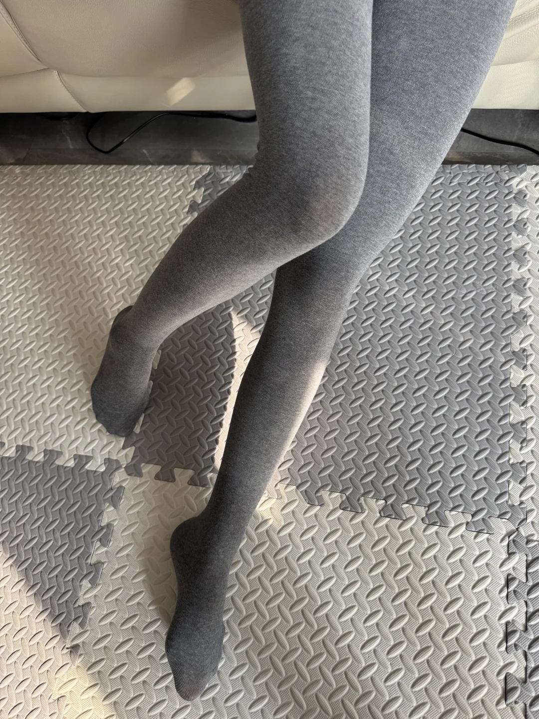 灰色连体裤袜真的很百搭