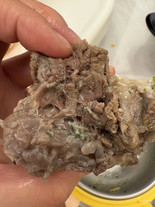 牛肉中蓝绿色凸起是什么？
