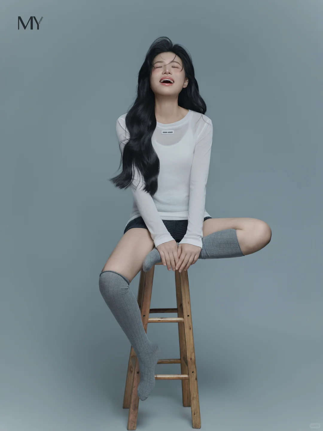 格雷女孩🐈‍⬛miu系高级感纯欲慵懒少女写真