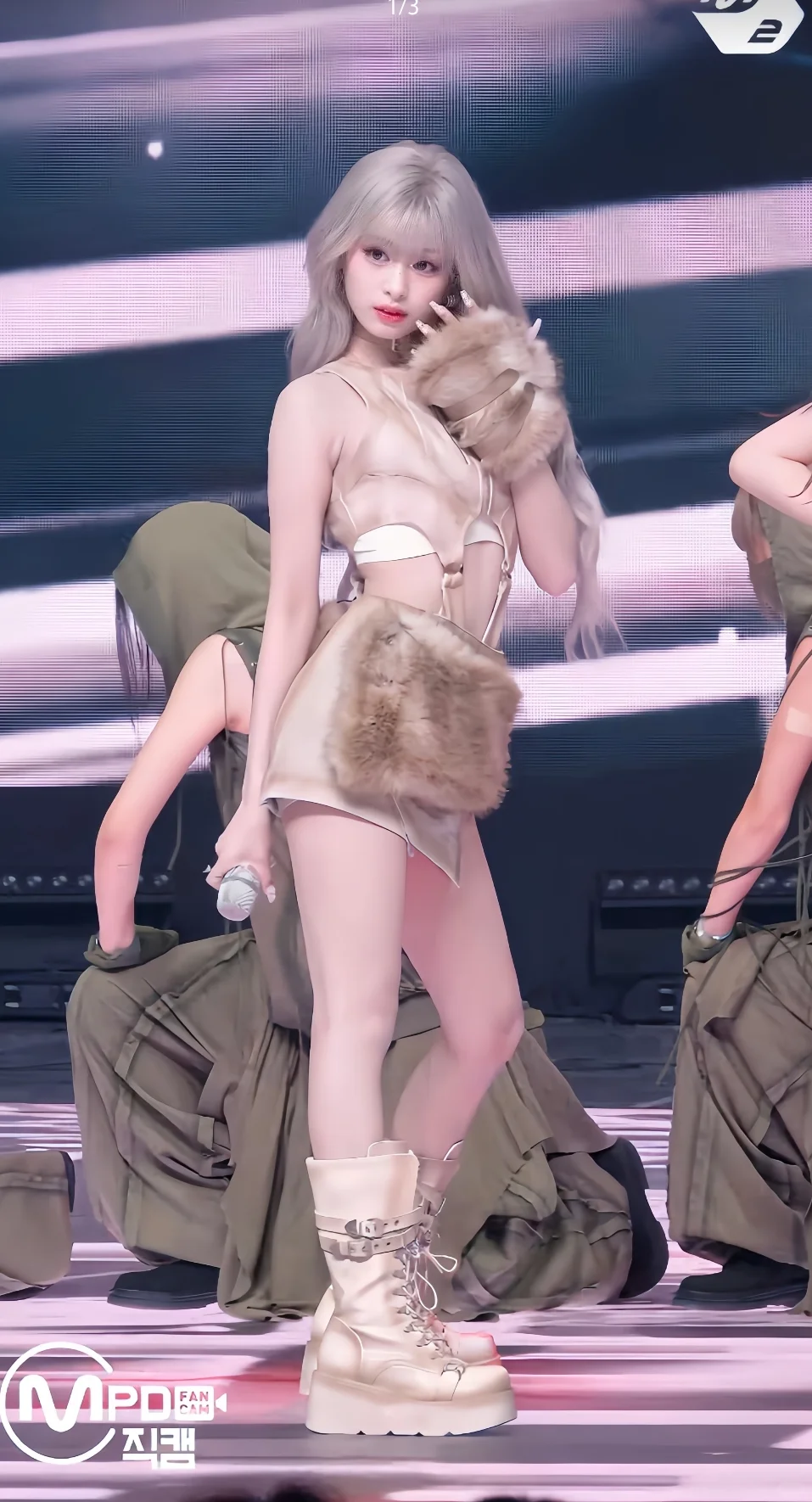 一些身材匀称的女豆