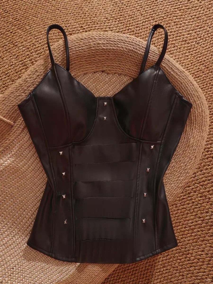 有点酷的皮背心🖤🖤🖤