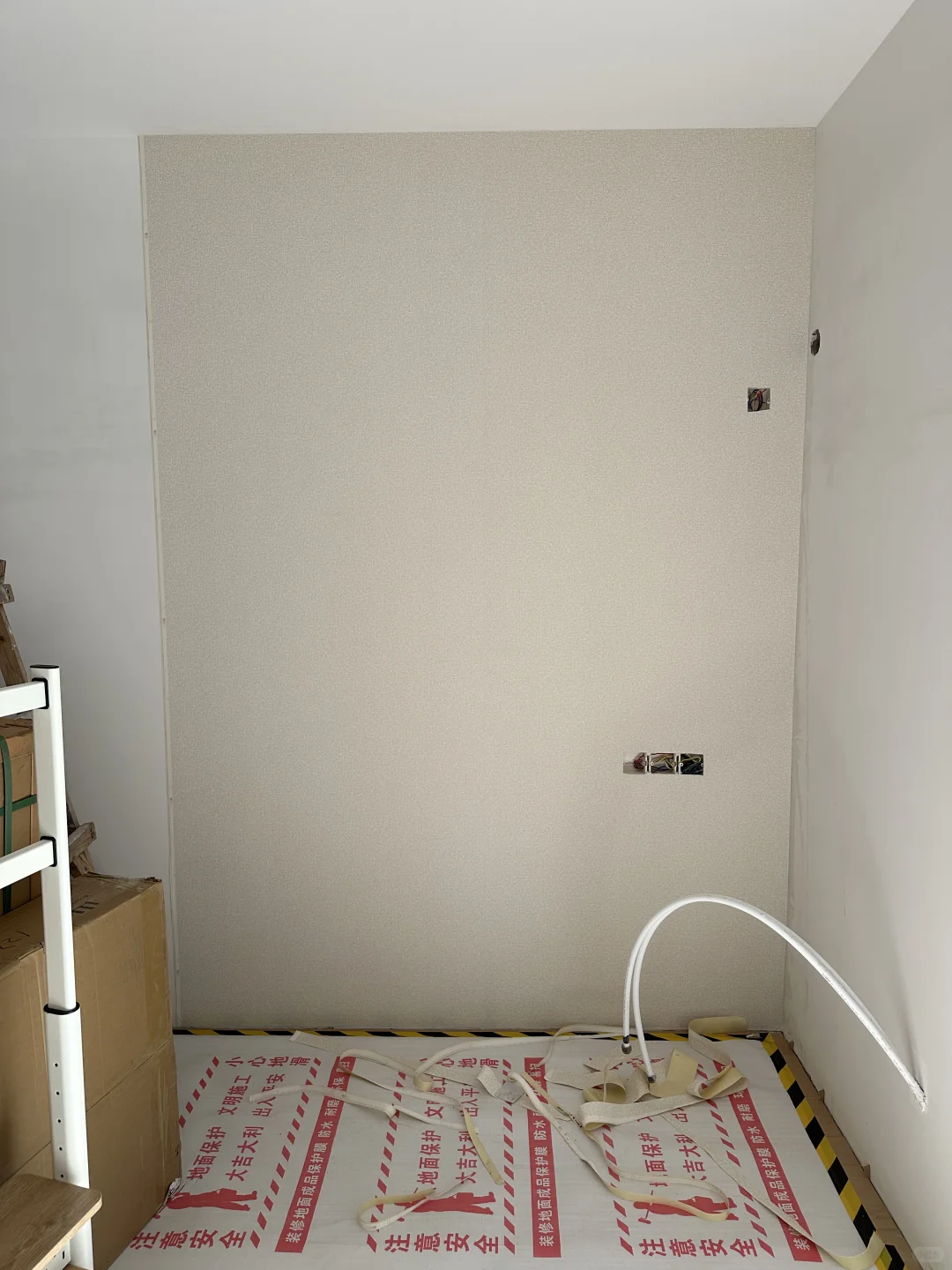 今日实景～日本东理墙纸铺贴第一天