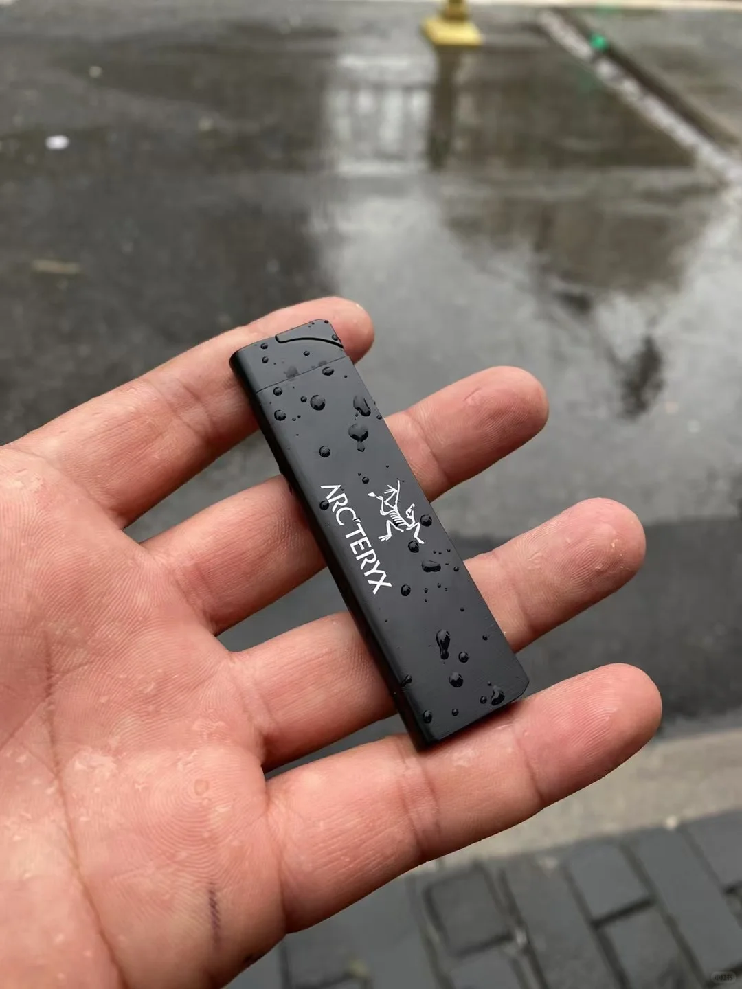 借个火？打火机我只用始祖鸟的 有一起的吗？