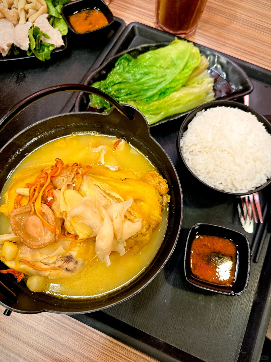 ??坐落在油麻地的“村爷爷”龙虾泡饭