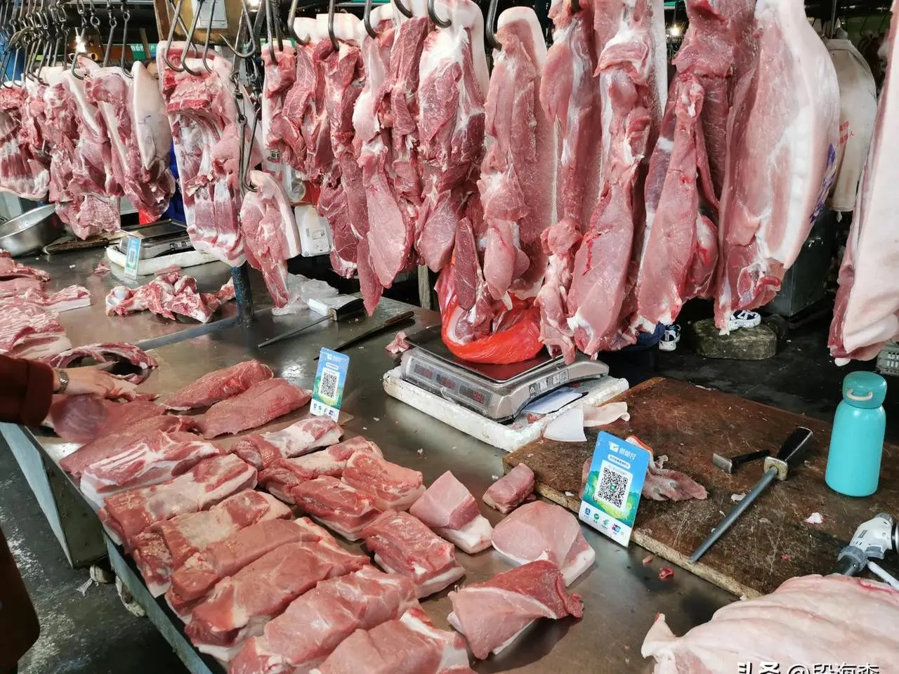 今天去宝鸡人民街市场买菜，发现猪肉价格涨
