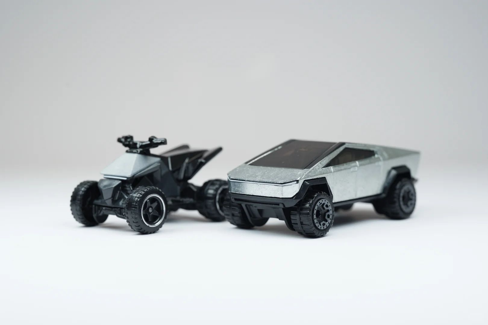 HotWheelsTesla Cybertruck & Cyberquad