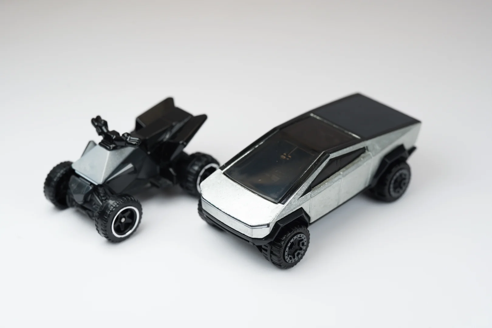 HotWheelsTesla Cybertruck & Cyberquad