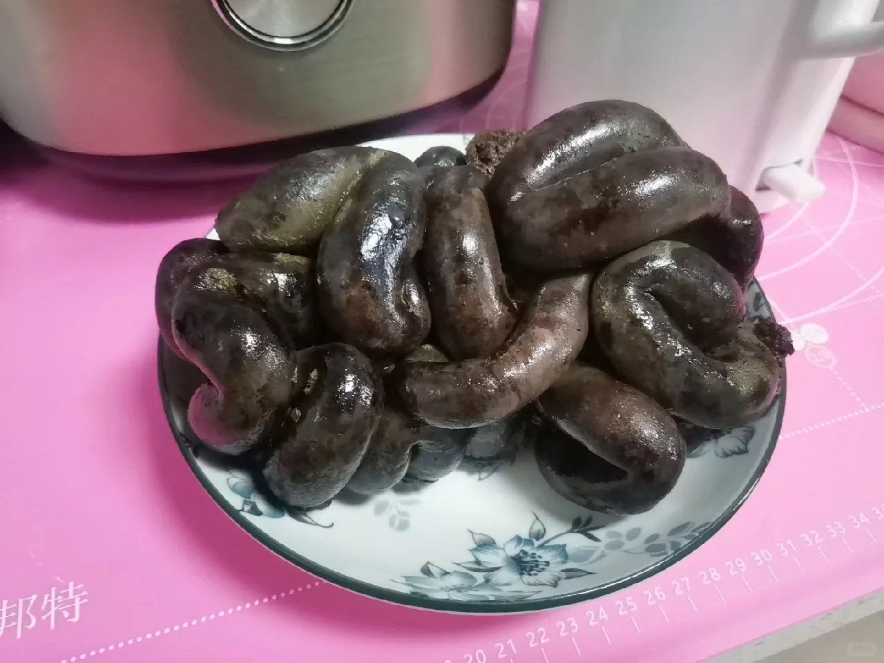 ɱ