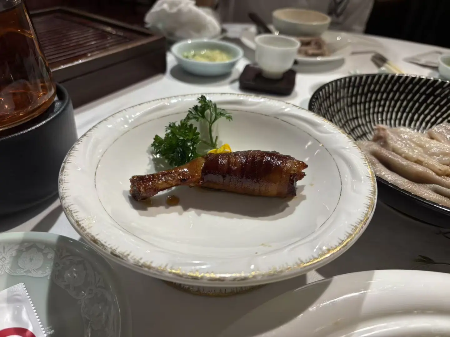 广州白天鹅宾馆早茶|人均600+的黑珍珠体验