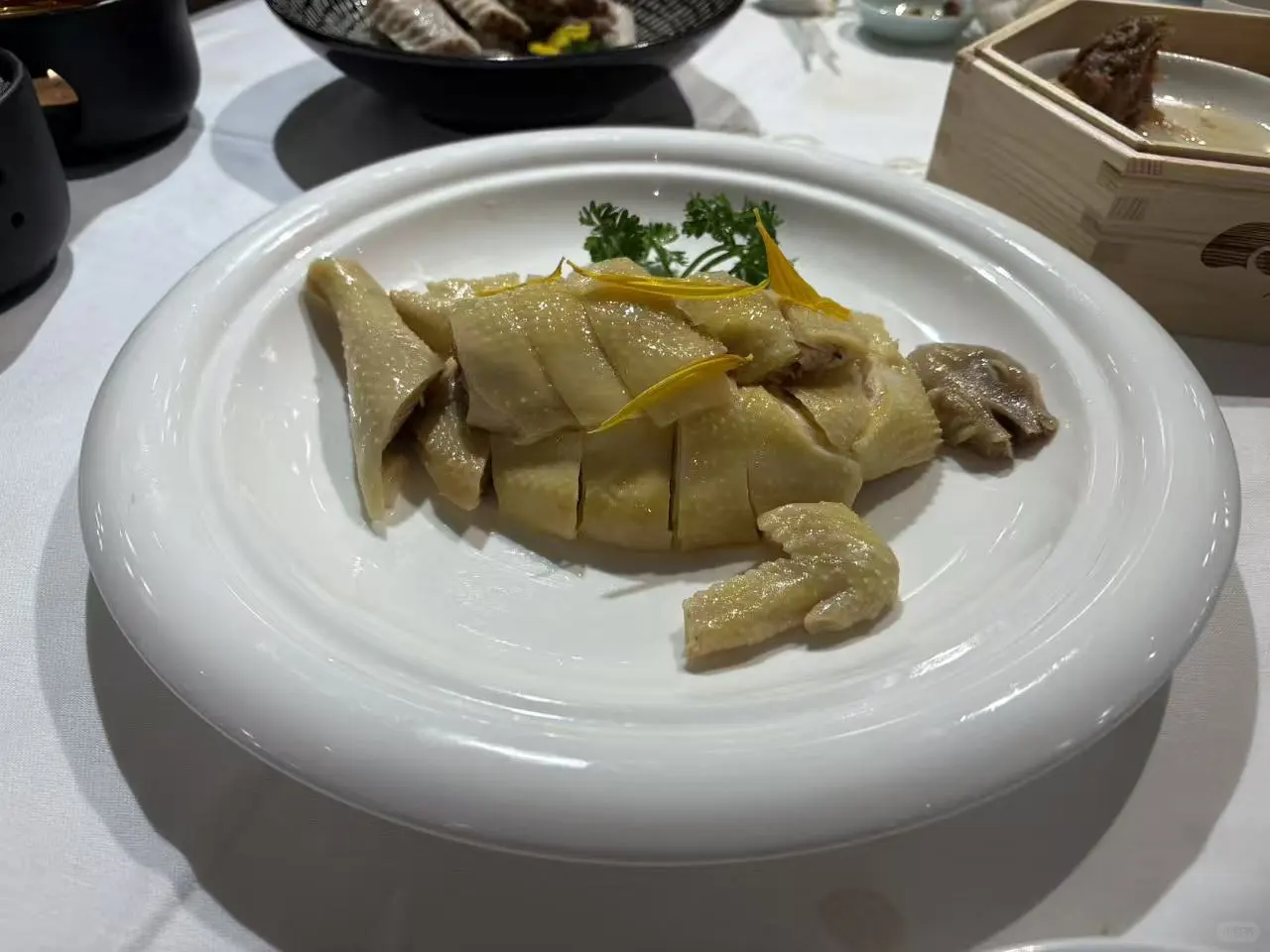 广州白天鹅宾馆早茶|人均600+的黑珍珠体验