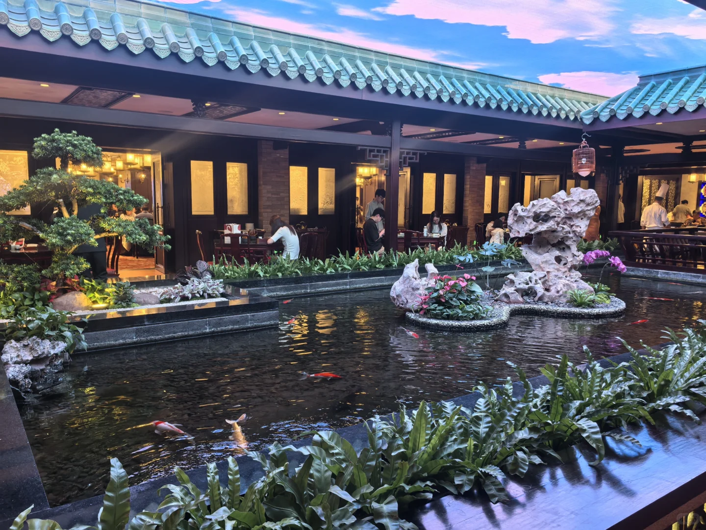 广州白天鹅宾馆早茶|人均600+的黑珍珠体验