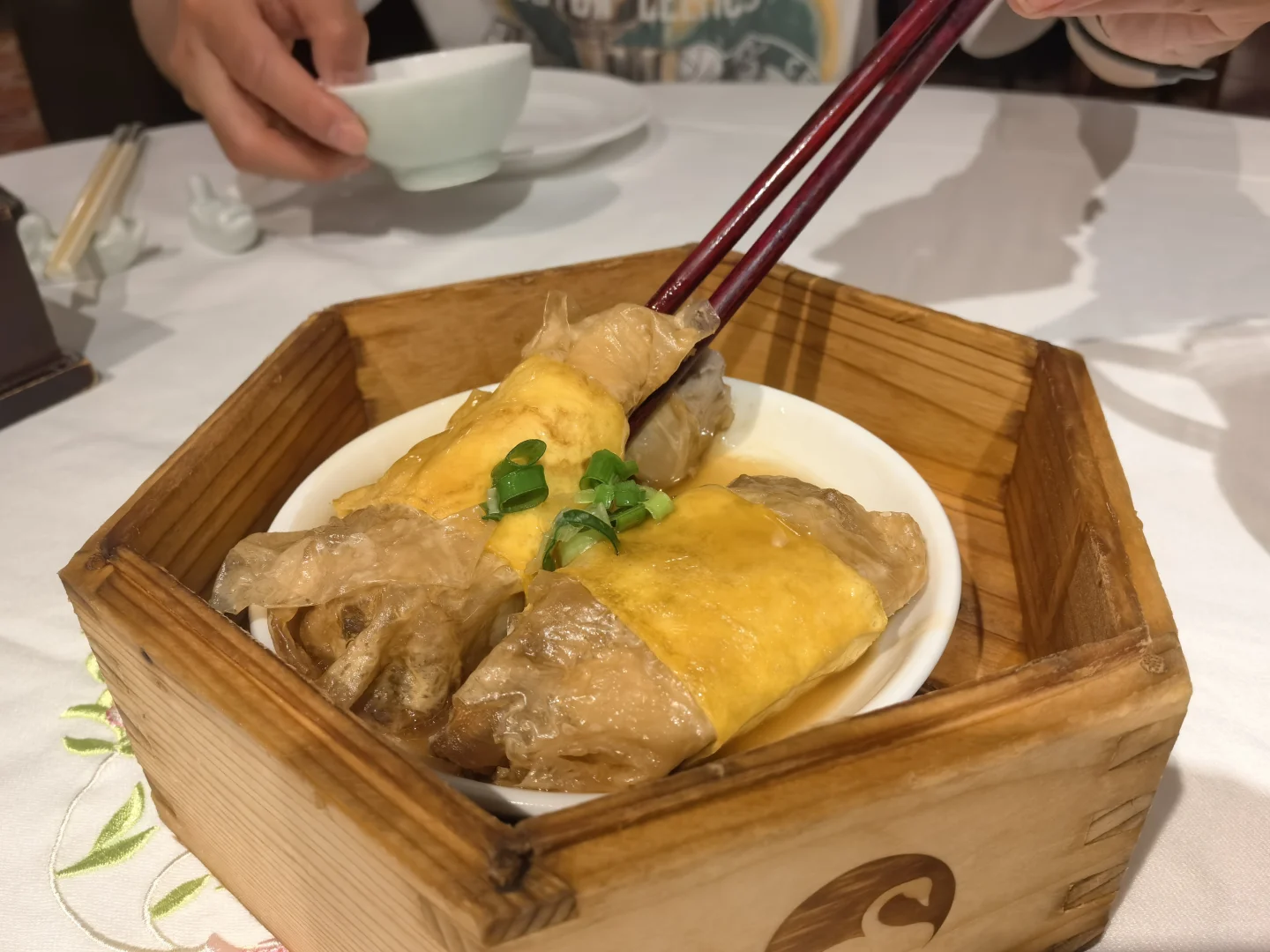 广州白天鹅宾馆早茶|人均600+的黑珍珠体验