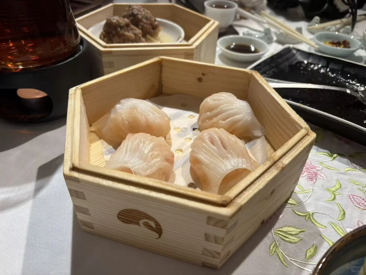 广州白天鹅宾馆早茶|人均600+的黑珍珠体验