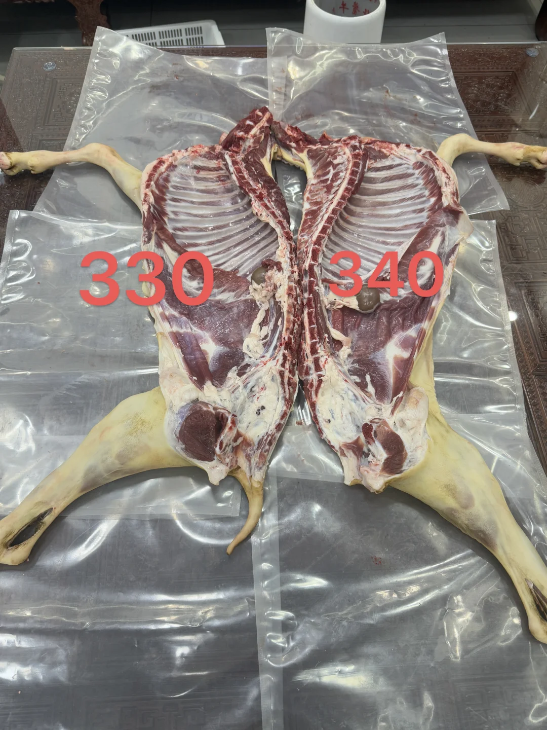 四个人拼一只带皮整羊,一人需要多少钱?