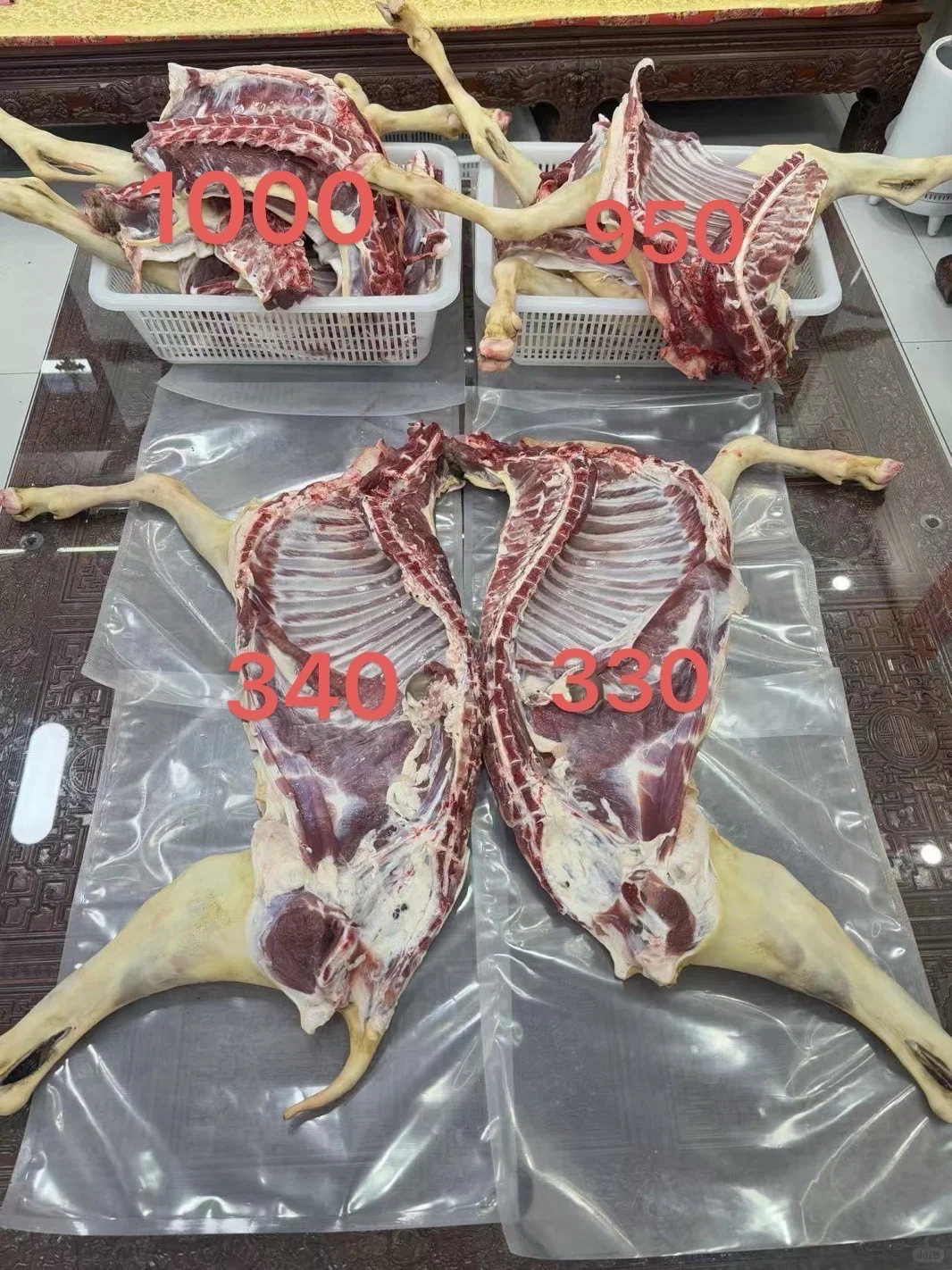 四个人拼一只带皮整羊,一人需要多少钱?