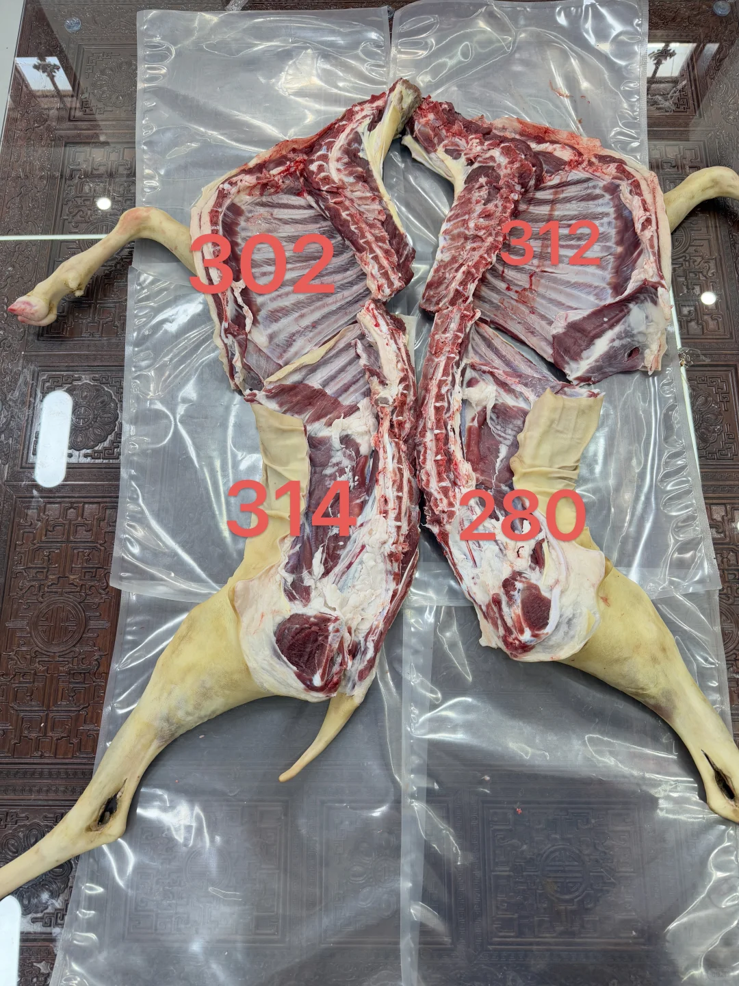 四个人拼一只带皮整羊,一人需要多少钱?