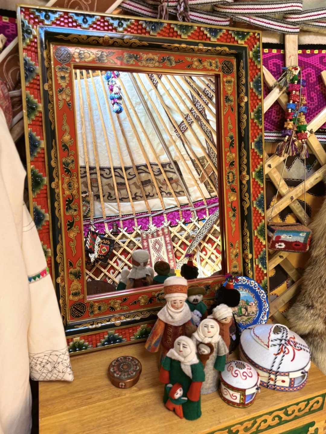 清晨,从哈萨克毡房醒来。