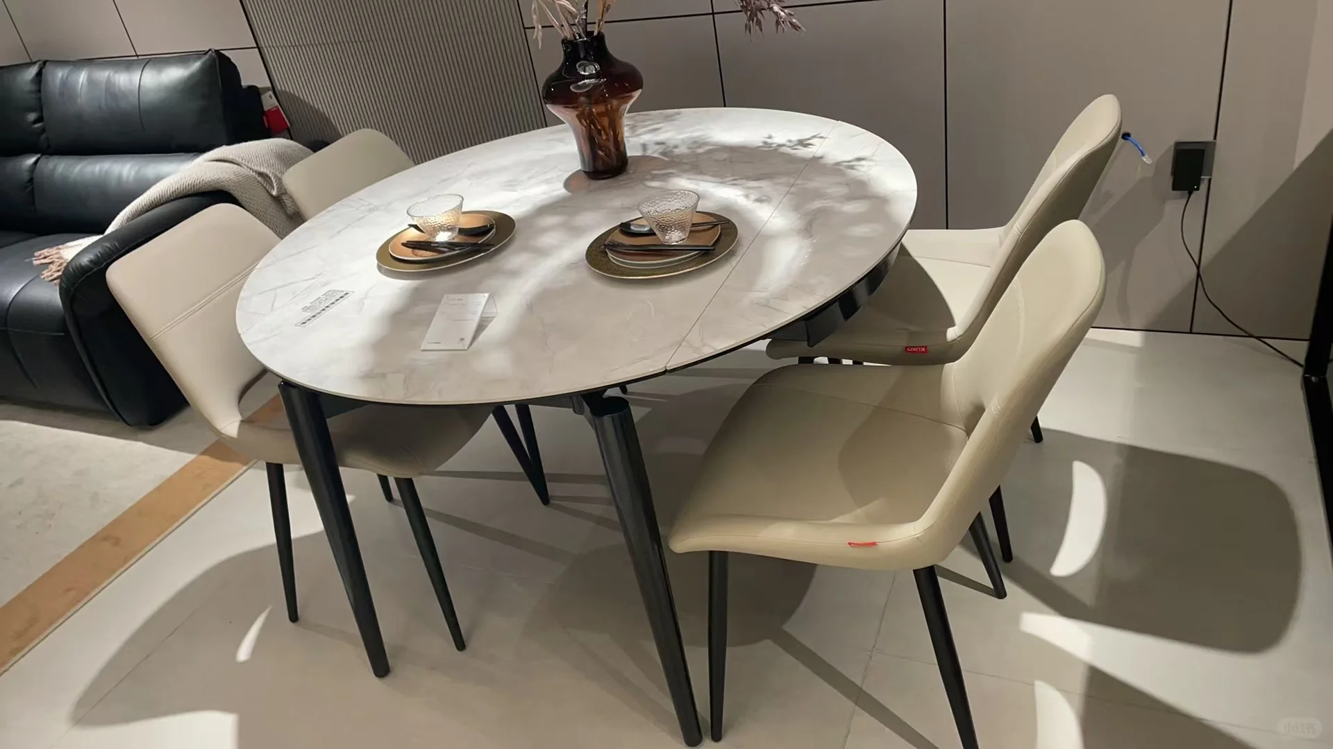 顾家家居餐桌和隔热垫组合