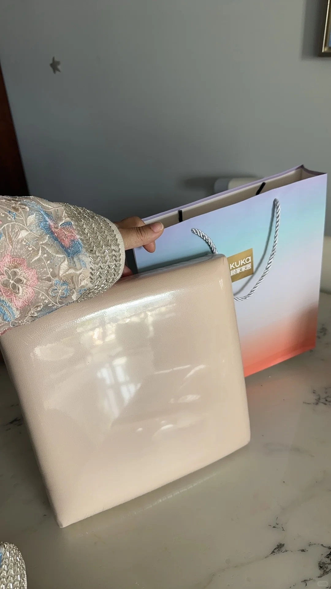 顾家家居餐桌和隔热垫组合