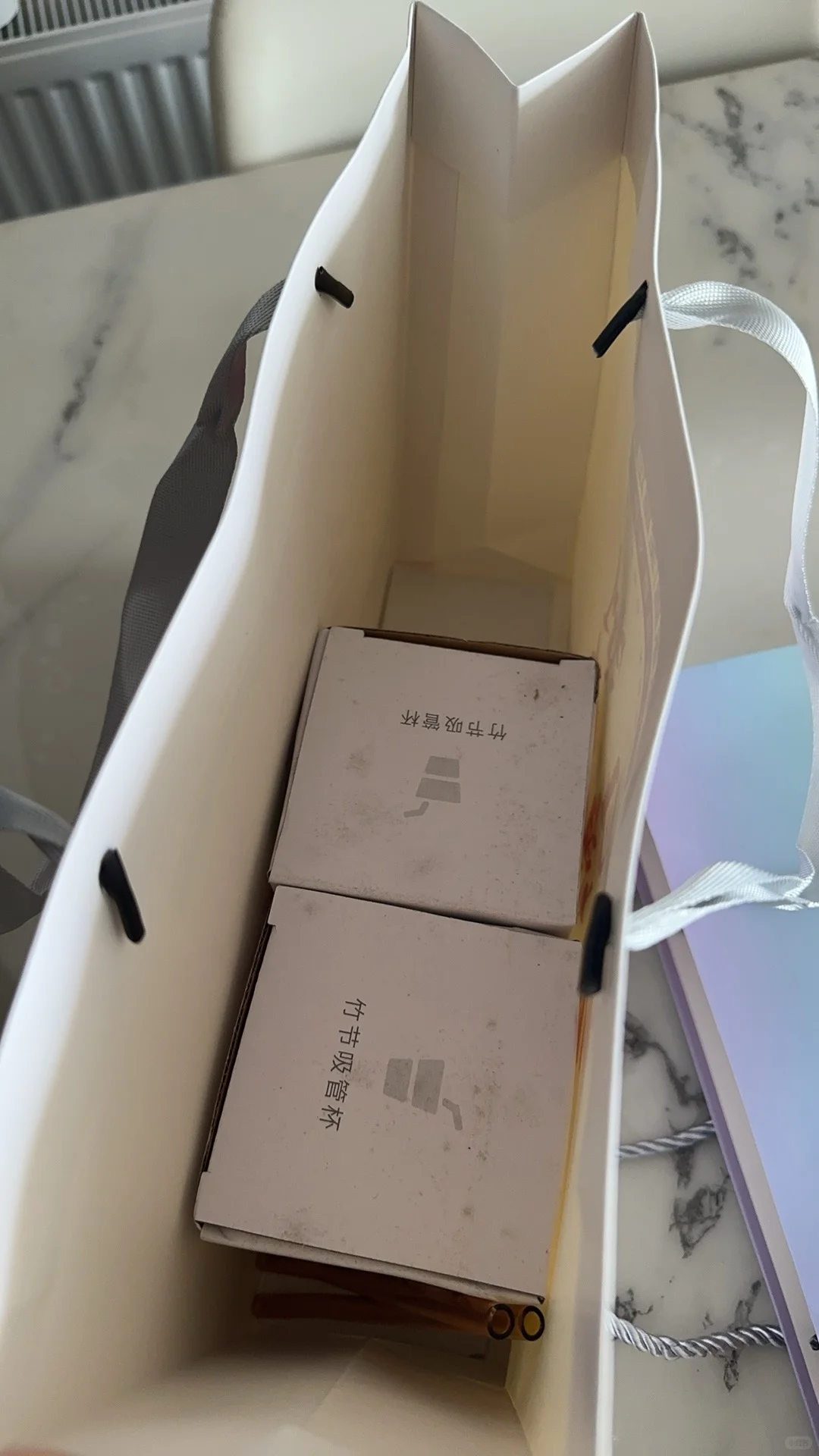 顾家家居餐桌和隔热垫组合