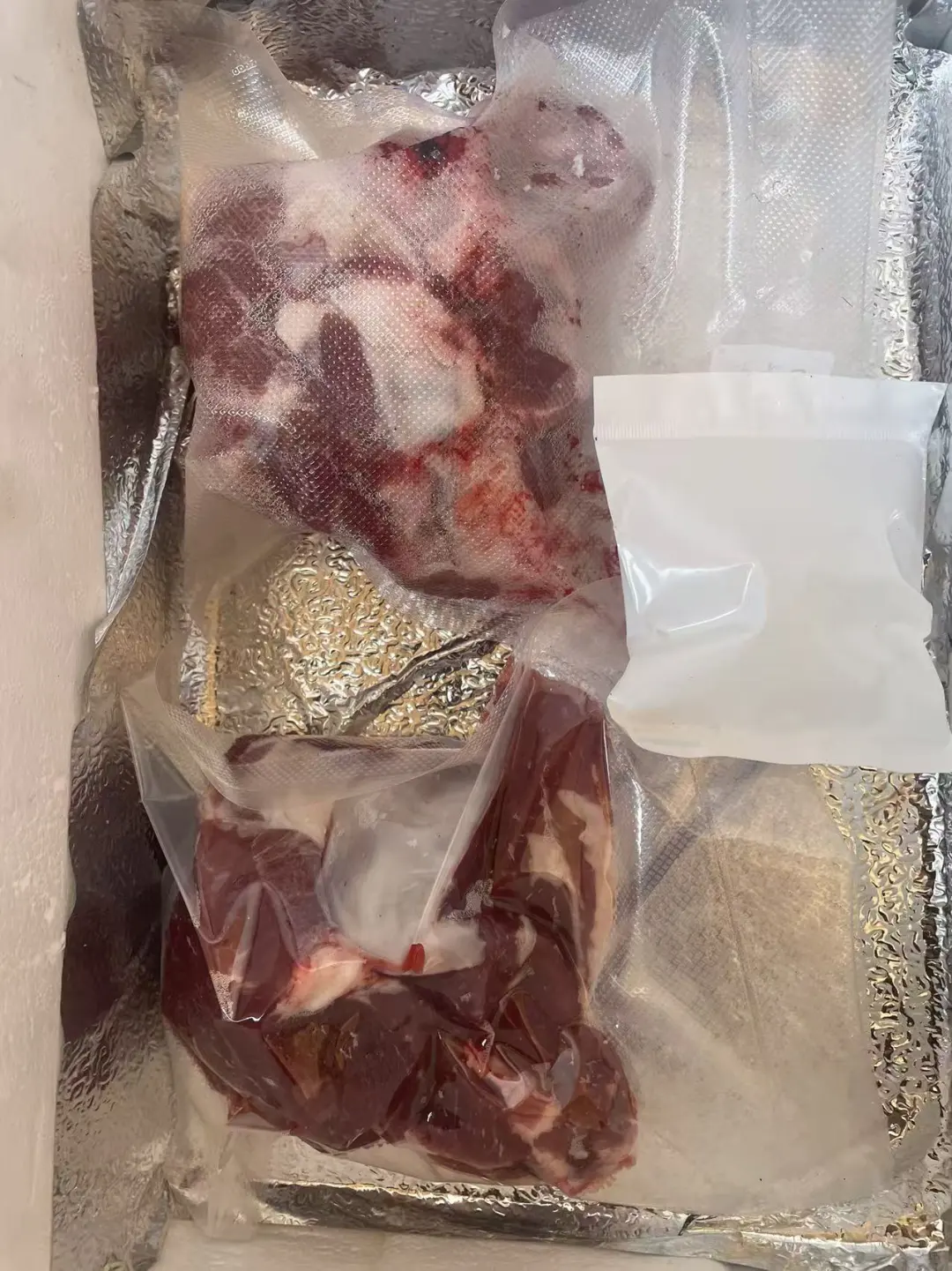 我爷爷快90了,爸爸也养了30几年的羊!