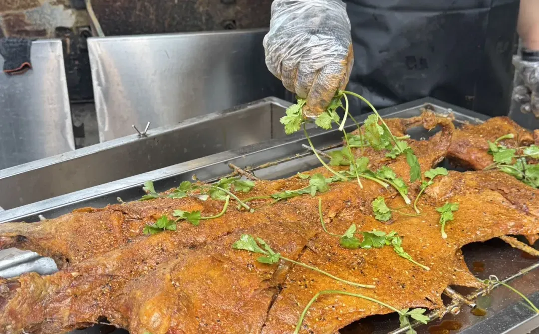 在重庆,烤全羊我只吃这家!!